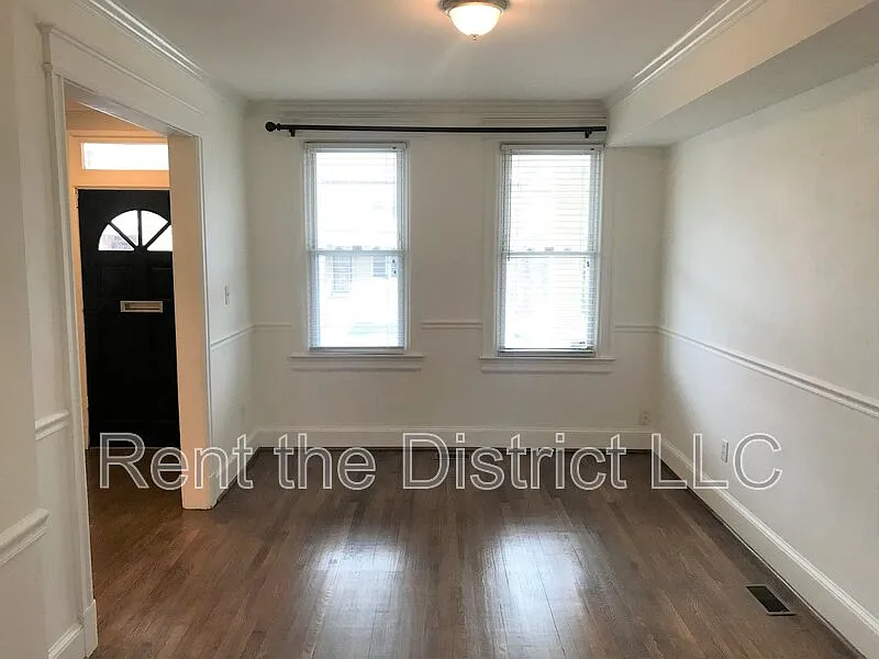 3 bed, 3.0 bath, 1352 sqft, $3,200 — Photo 3
