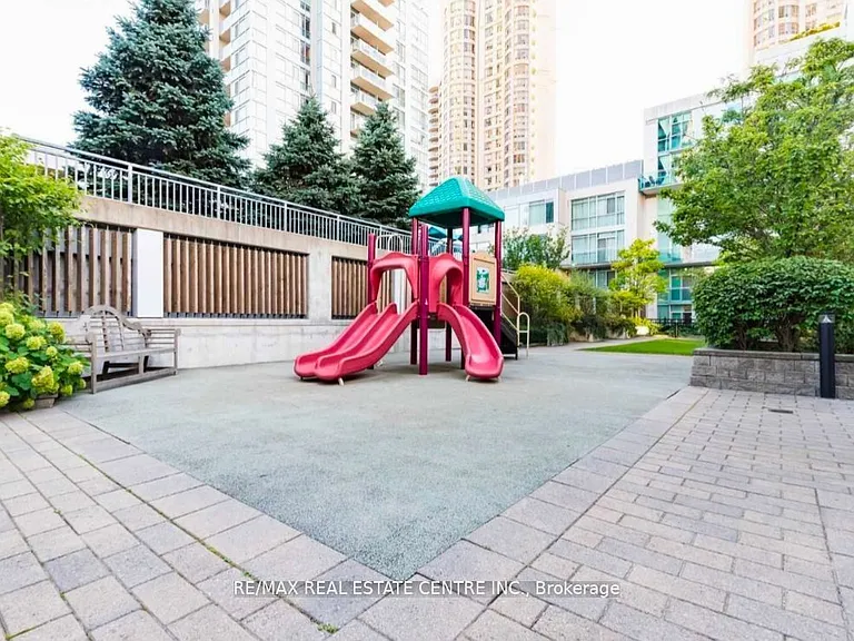 220 Burnhamthorpe Rd W #711 — Photo 36