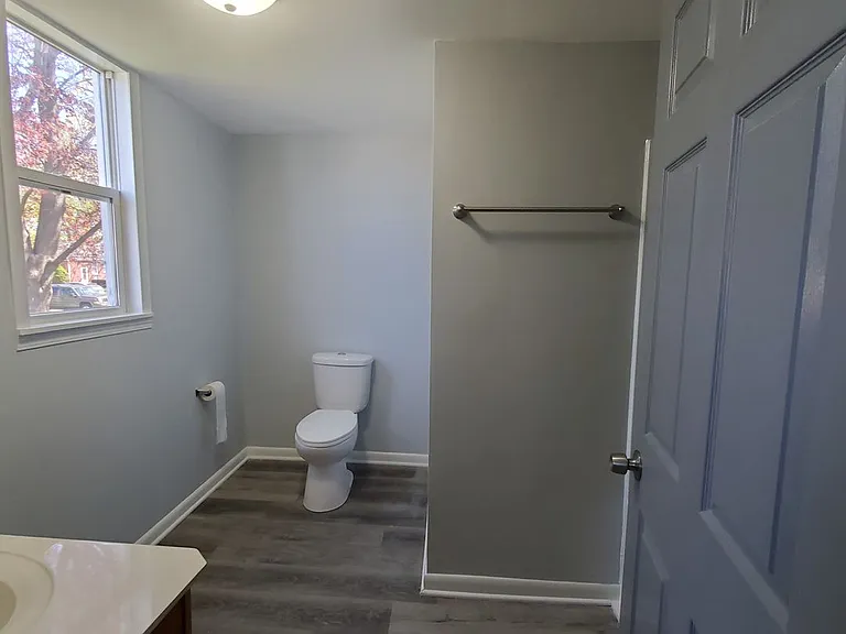 2204 Saint Clair St — Photo 3
