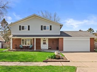 537 Sunset Dr, Hartford, WI 53027