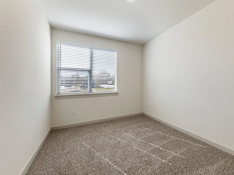 2416 Tucker Ln — Photo 14
