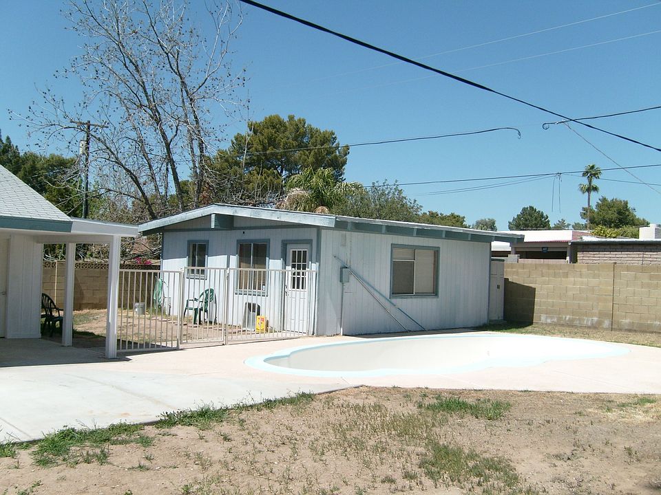2nd image of 122 E El Camino Dr