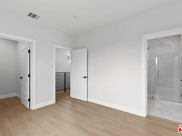 6932 Babcock Ave — Photo 20