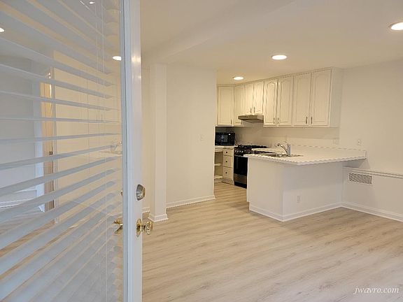 2nd image of 1426A 11th Ave #1