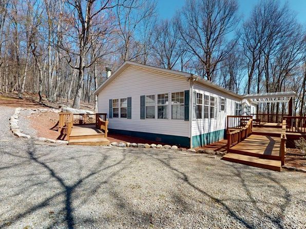 566 Wild Apple Ln, Paw Paw, WV 25434