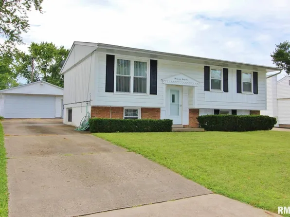 2241 Northridge Ln, Washington, IL 61571