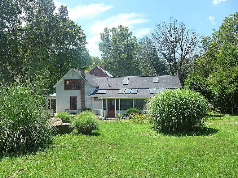 917 Phils Creek Rd — Photo 1