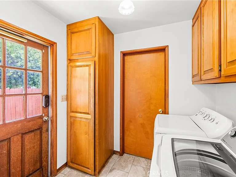 454 N Shattuck Pl — Photo 15