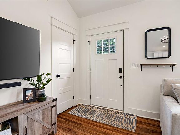 5th image of 3300 Ridgecrest Rd SE