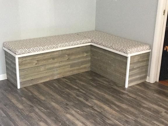 Corner bench in kitchen 