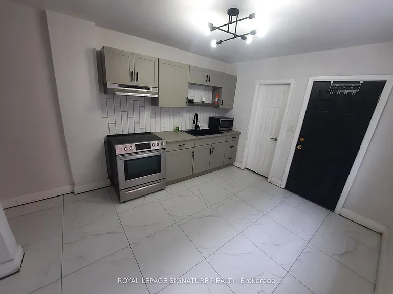 731 Saint Antoine St — Photo 13