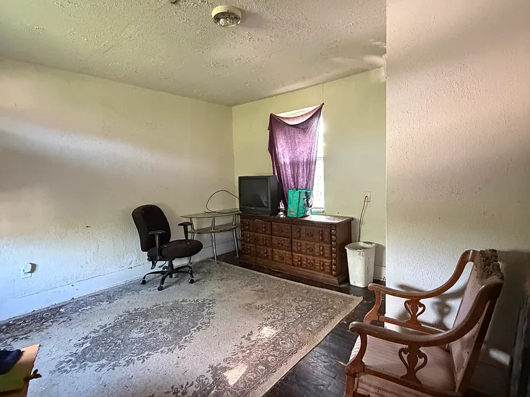 3605 Rebecca St — Photo 3