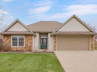 860 Meadowlark Ct, Lansing, KS 66043