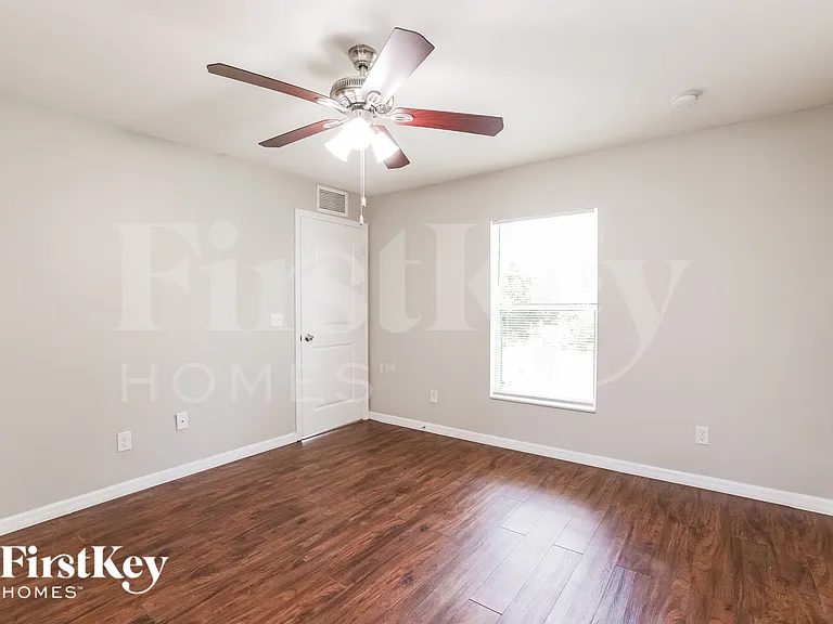 915 Kanuga St E — Photo 10