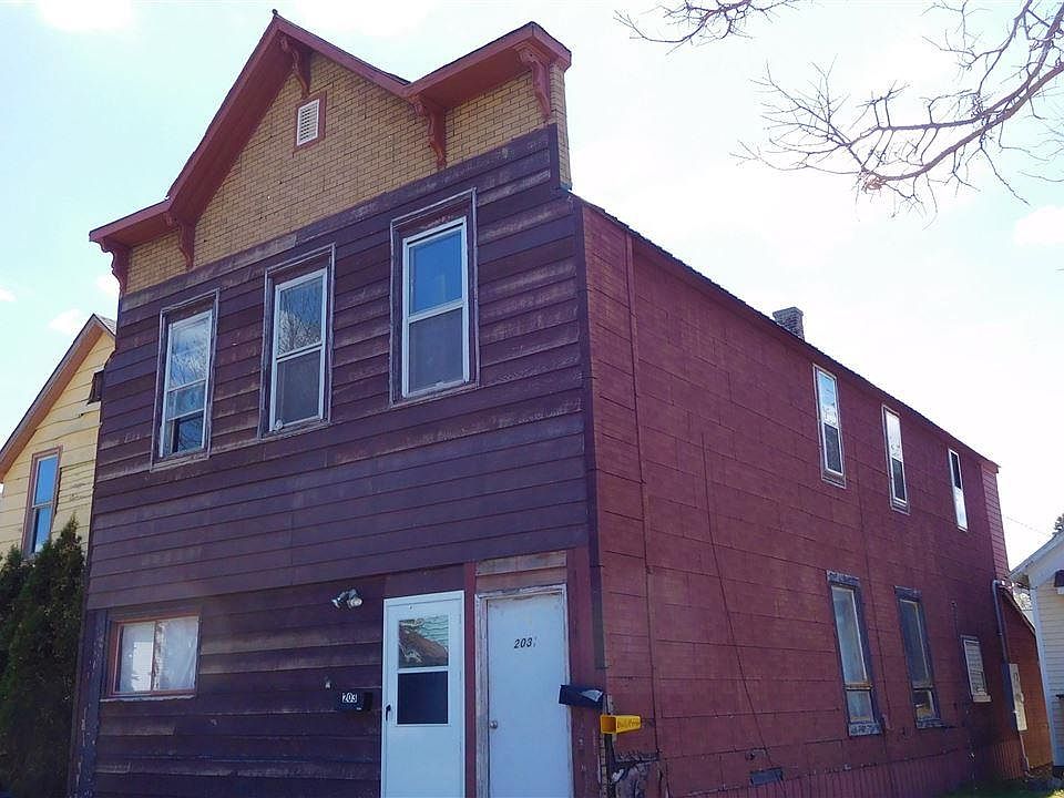 1st image of 203 14th Ave E