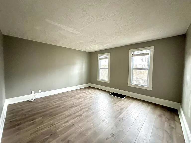 679 Linden St — Photo 8
