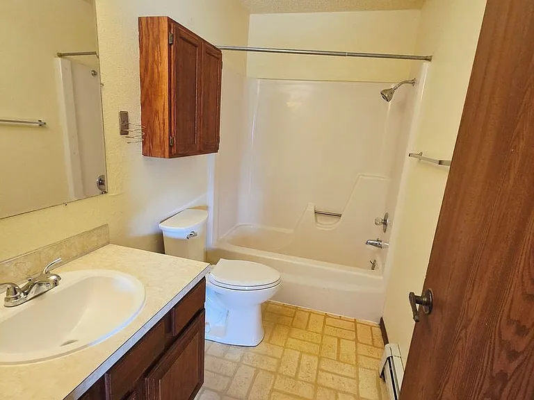 3001 E Rosser Ave — Photo 3
