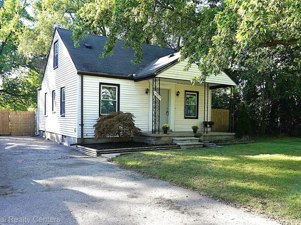 20975 Ontaga St, Farmington, MI 48336