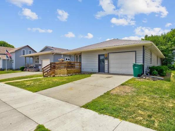 109 4th St, Jackson, MN 56143