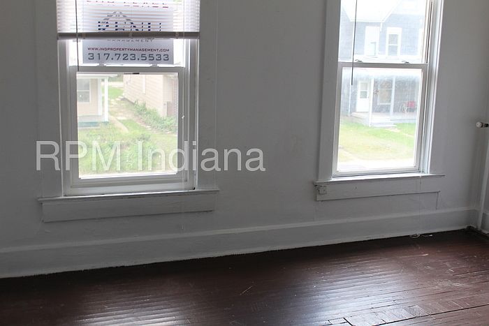 2nd image of 2530 E 10th St APT 2
