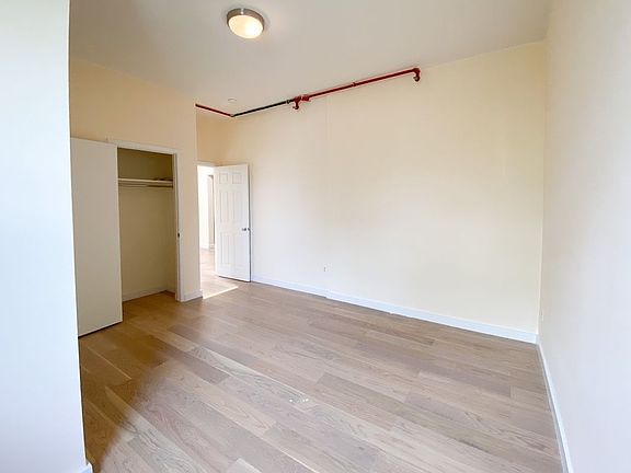 5th image of 669 E 21st St APT 4R