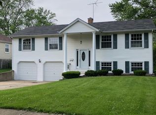 1048 Revere Ct, Lombard, IL 60148