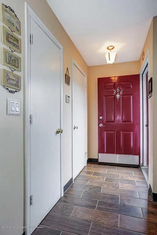 366 Mayfair Pl — Photo 3