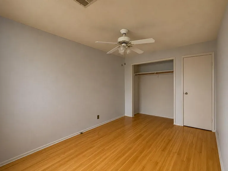 7913 Grove Ridge Dr — Photo 17