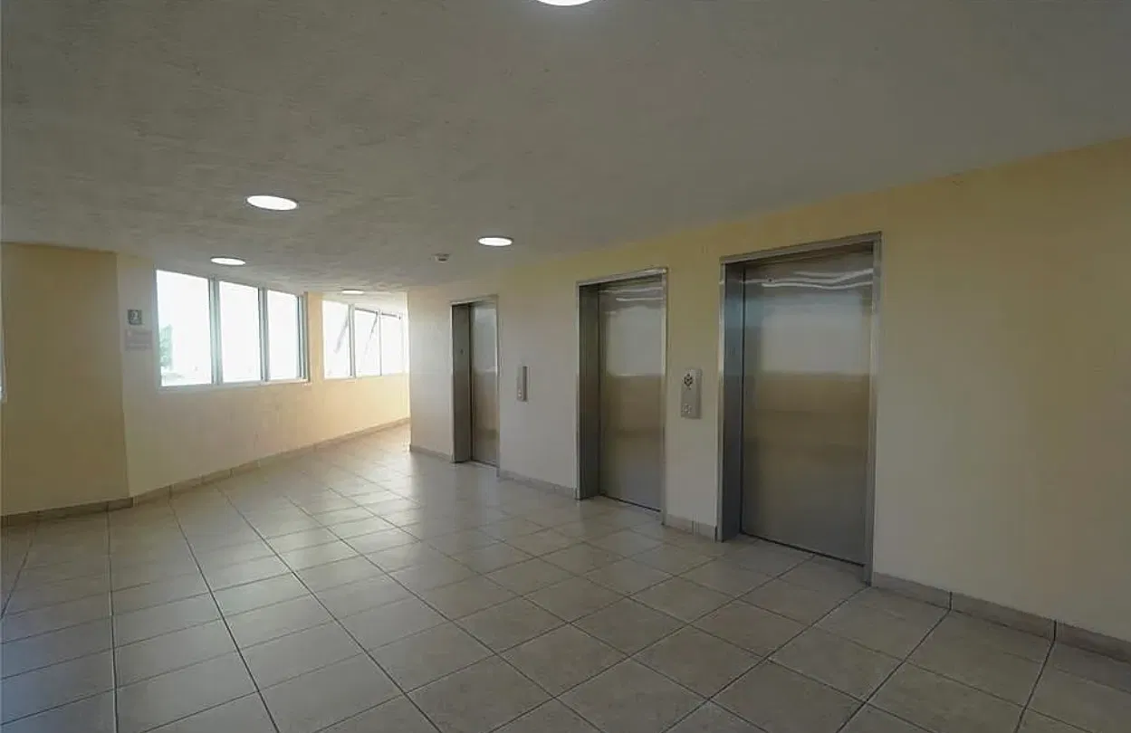 2 bed, 850 sqft, $2,400 — Photo 2