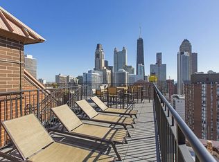 99 W Chestnut St, Chicago, IL 60610