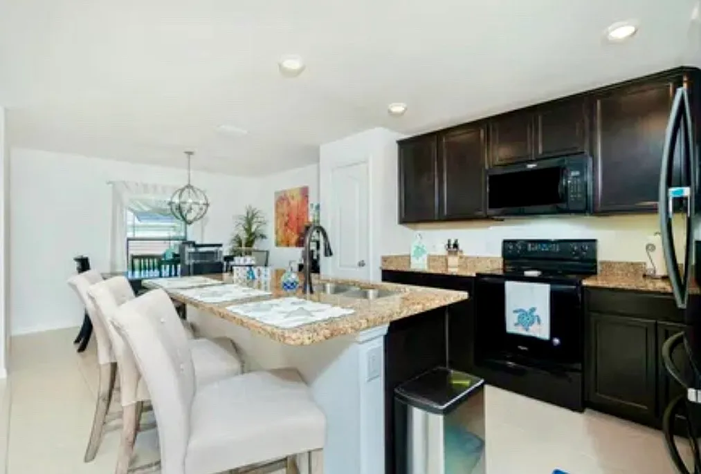 4 bed, 1680 sqft, $2,950 — Photo 4