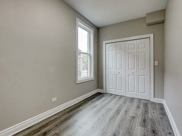 2815 N Hamlin Ave #2R — Photo 10