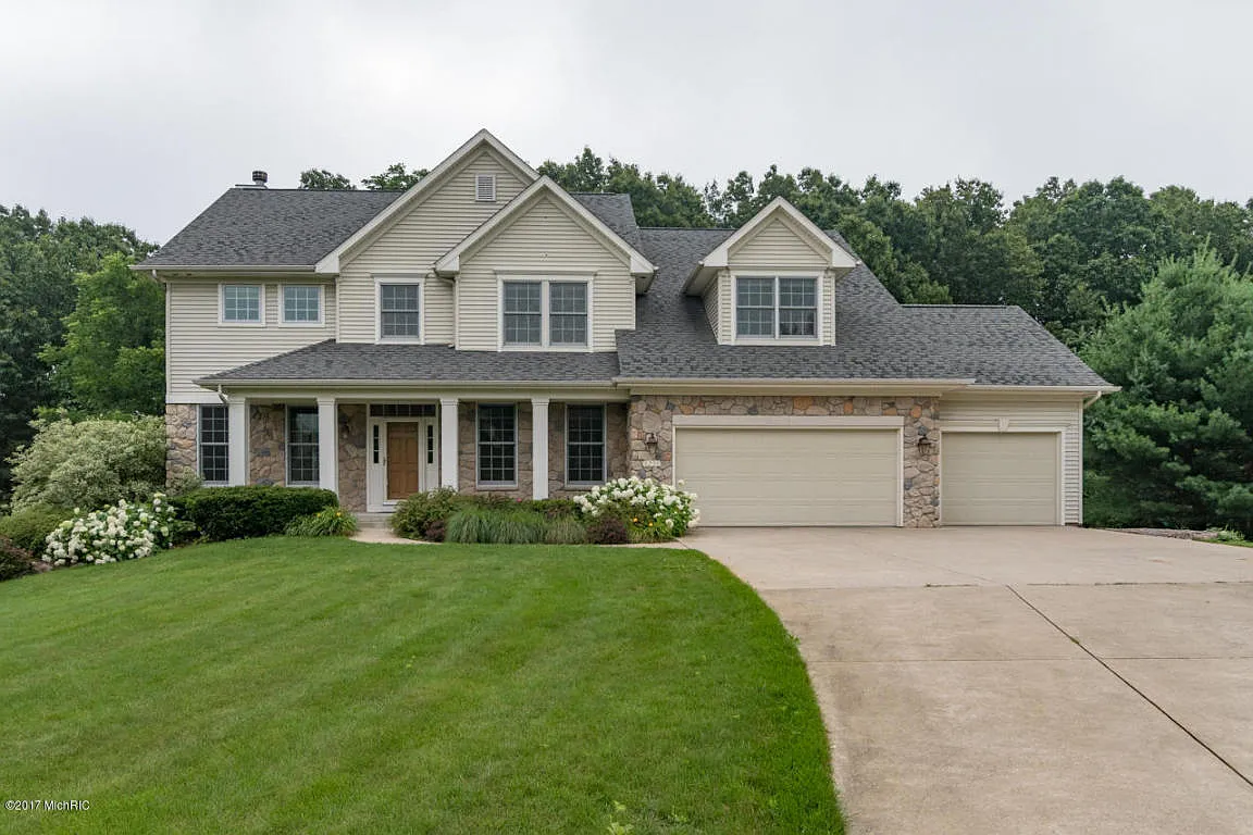 8236 Brandon Cir photo 1