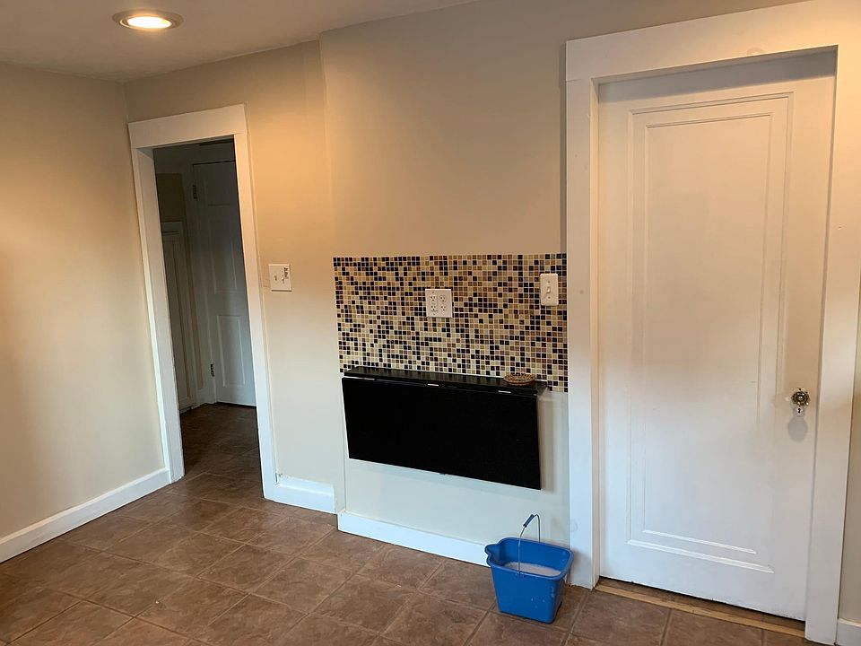 1st image of 226 Pleasant St Floor 2
