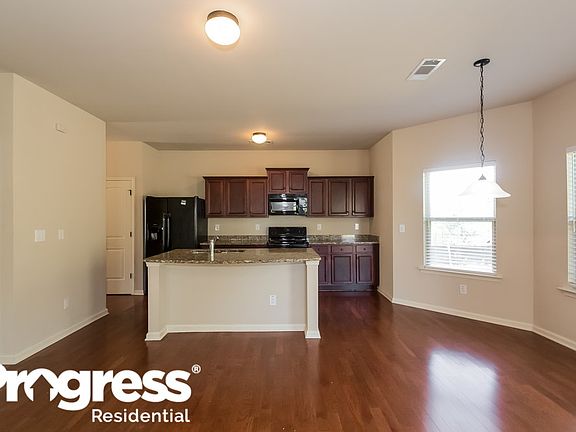 5th image of 3760 Brookhollow Dr