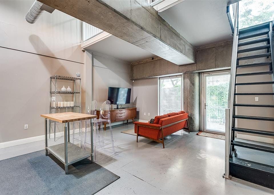 1st image of 1001 Belleview St APT 102