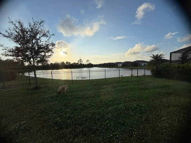 4 bed, 2201 sqft, $3,000 — Photo 2