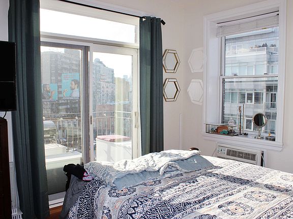 5th image of 1091 Jackson Ave Ste 3
