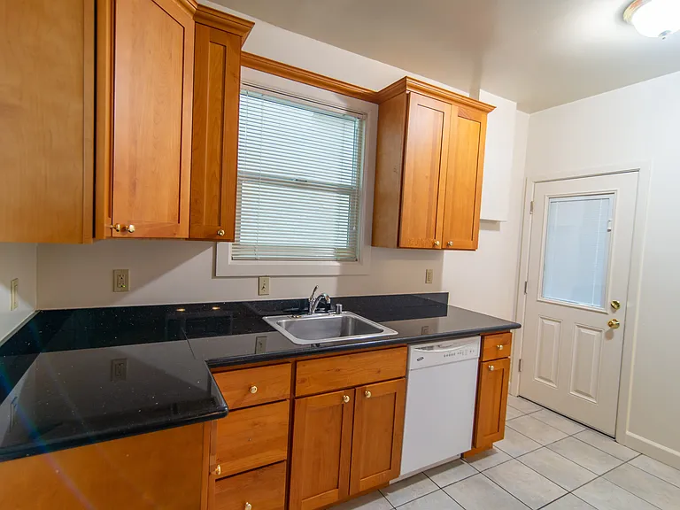 845 Warfield Ave — Photo 18