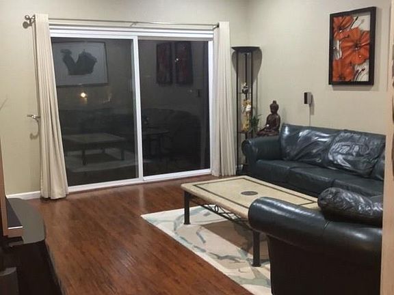 5th image of 2928 Flint St #102