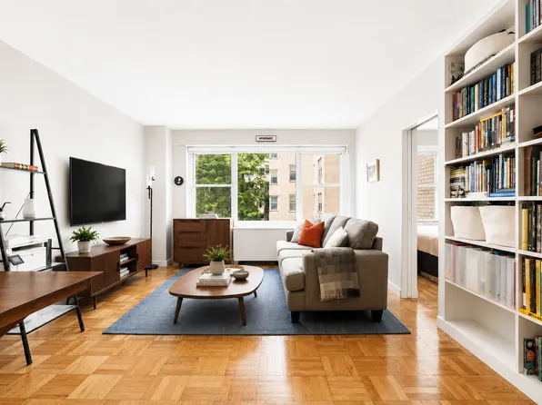20 East 9th Street image 1 of 5