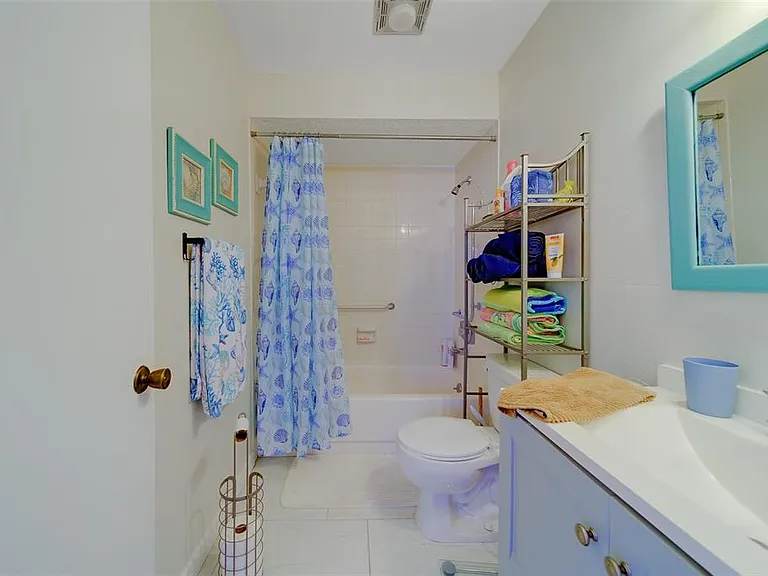 13827 Mission Oaks Blvd — Photo 25