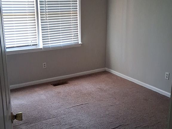 5th image of 1415 Sheppard Rd