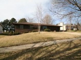 4396 Applewood Ln, Loves Park, IL