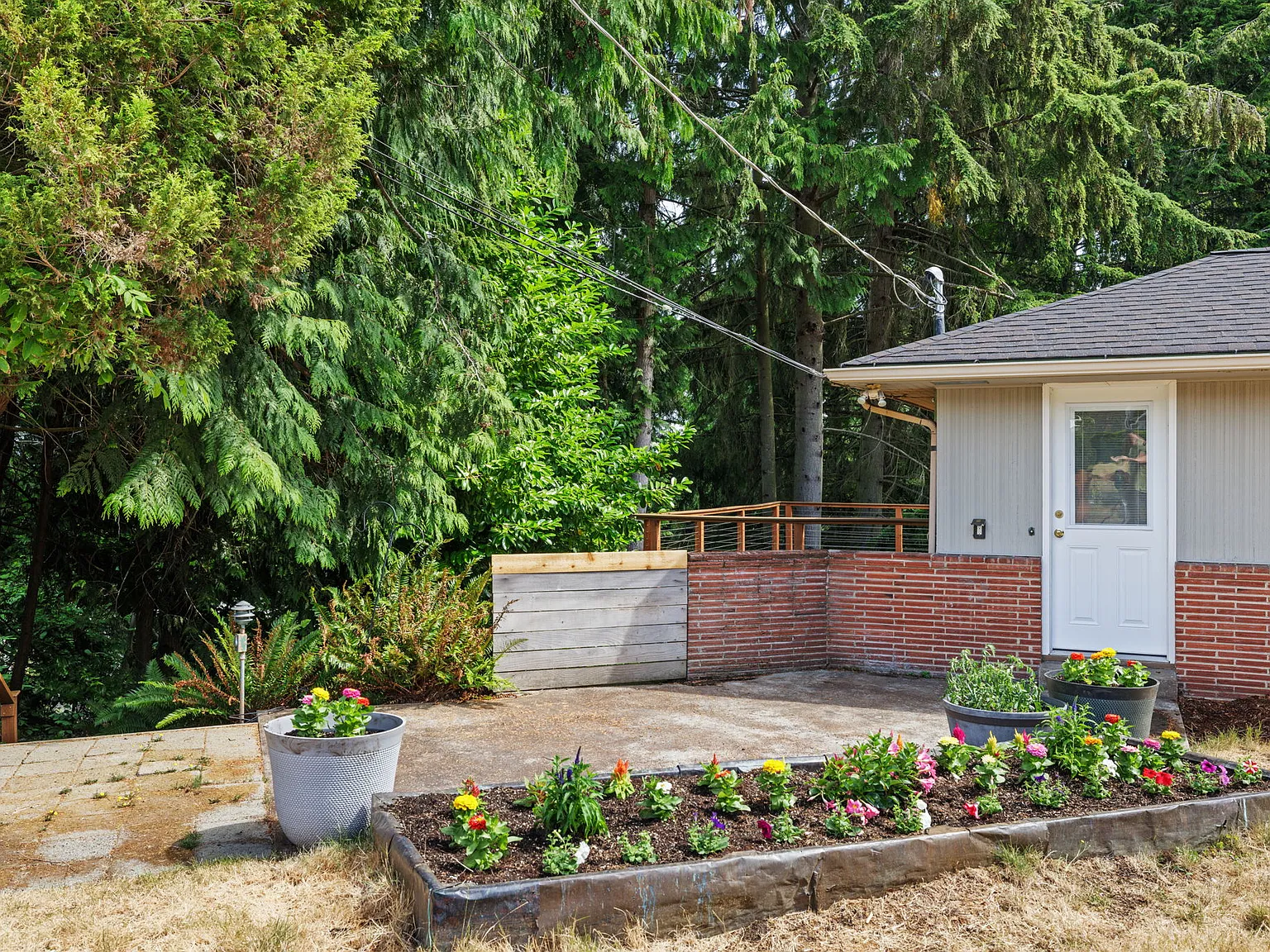 3 bed, 2240 sqft, $4,200 — Photo 3