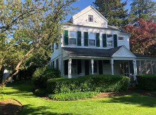 12 Maple St, Bellport, NY 11713