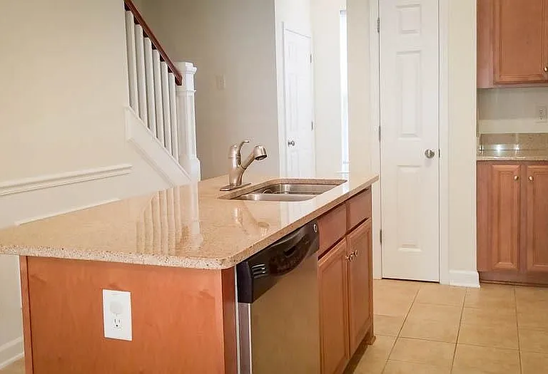 926 Price Ln #F — Photo 6