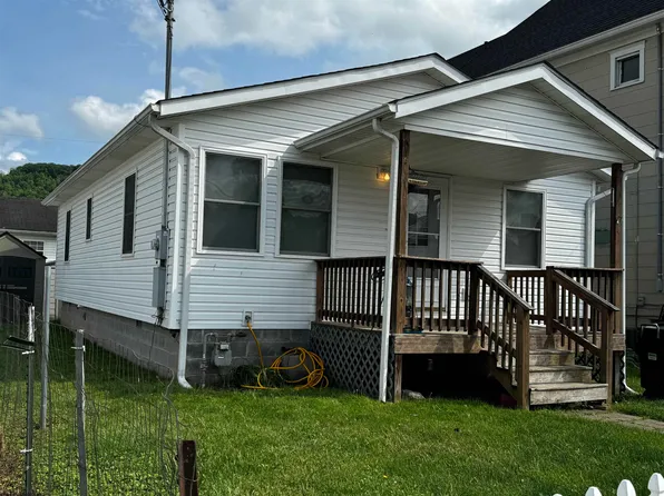 350 Center Ave, Weston, WV 26452