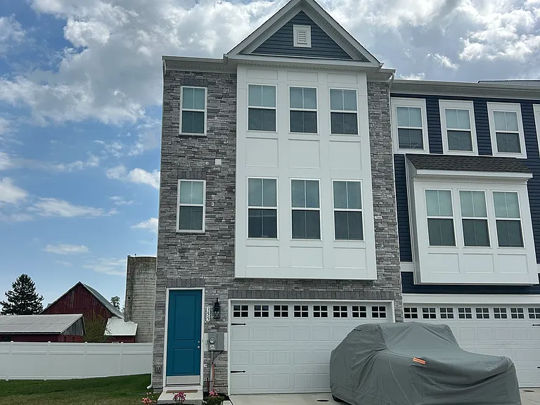355 Andrew Ct — Photo 1