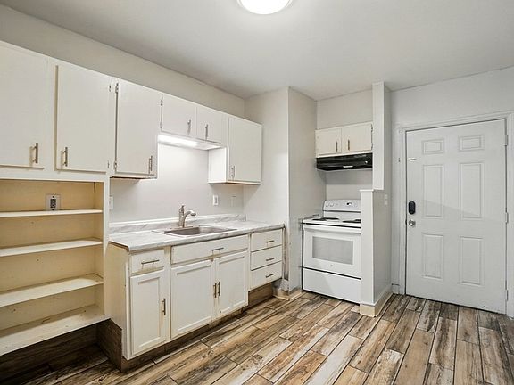 3rd image of 3032 Colerain Ave APT 2